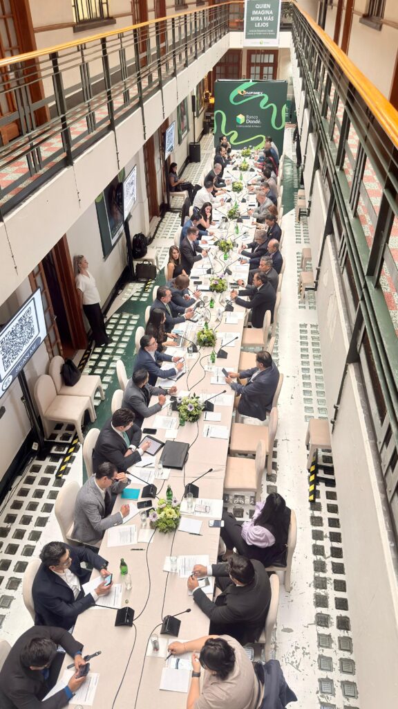 Soraya Pérez Munguía y autoridades del Departamento del Tesoro de EE. UU. en foro de cumplimiento UNIFIMEX