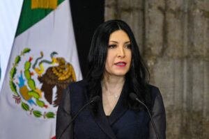 Banxico puede trazar la trayectoria de tasas de interés con independencia de la Fed: gobernadora